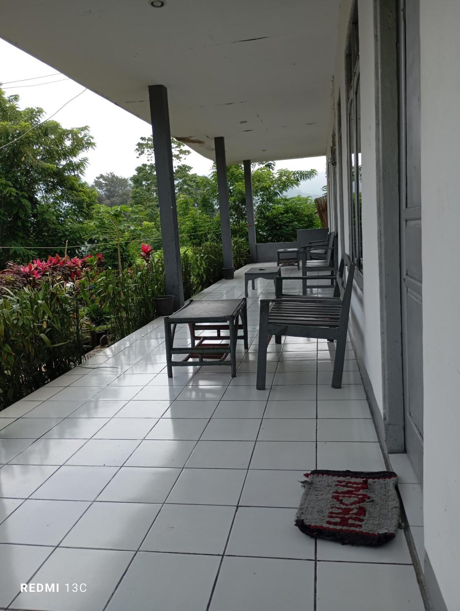 Hidayah Homestay Kelimutu Exterior foto