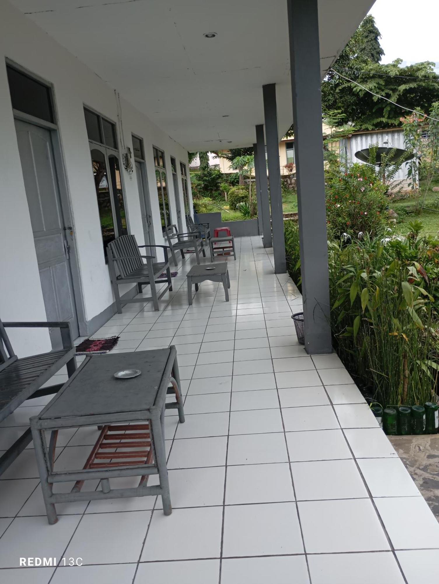Hidayah Homestay Kelimutu Exterior foto