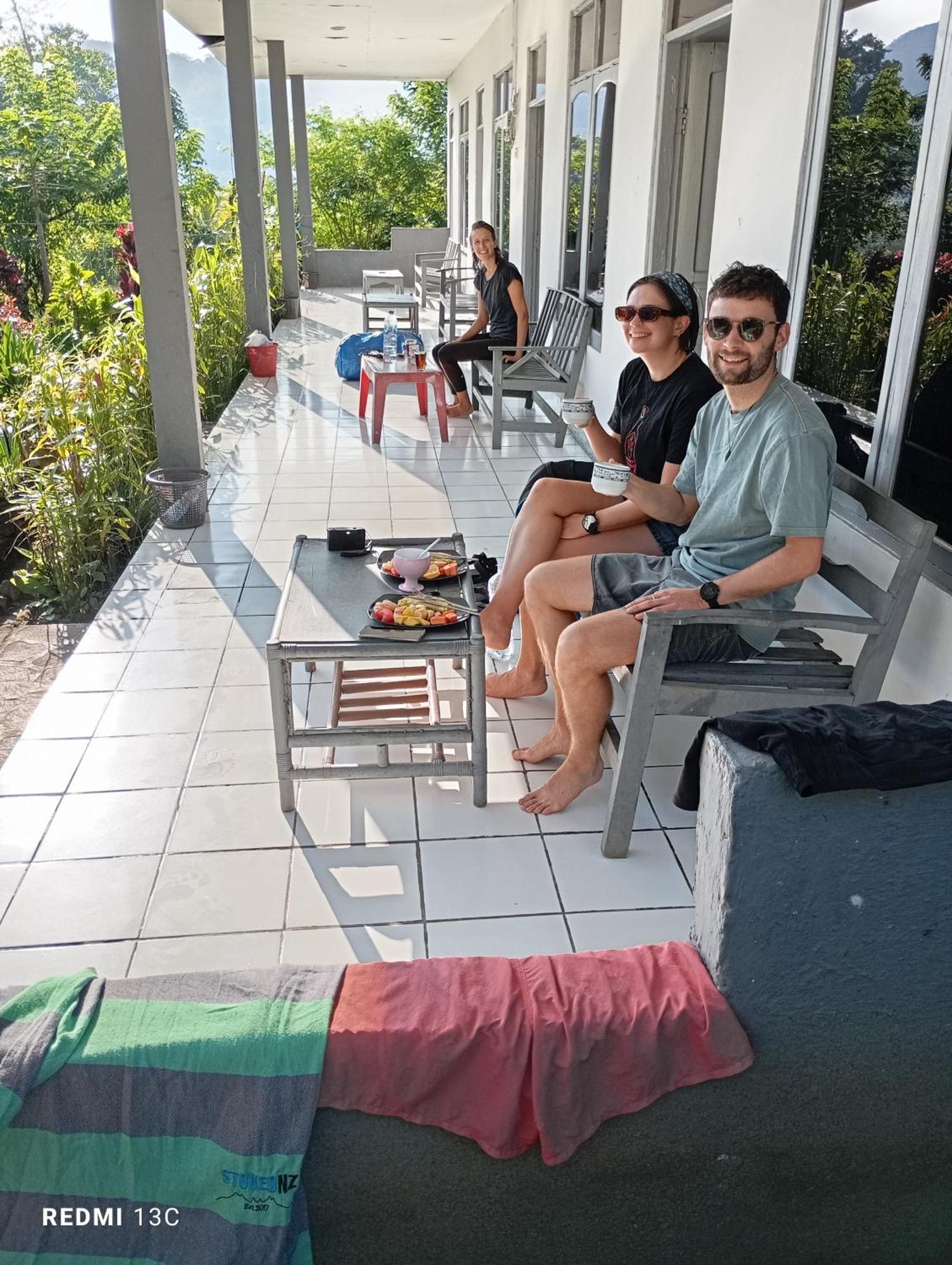 Hidayah Homestay Kelimutu Exterior foto